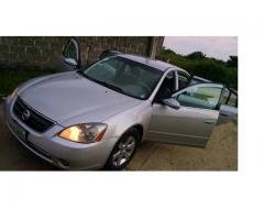 Sharp nissan altima 2002, going for 650k, call 07062764235